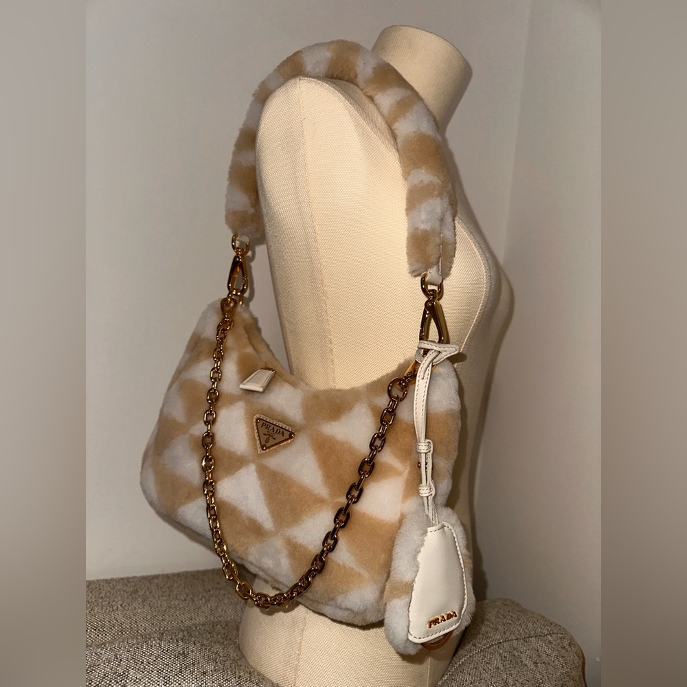 🔥PRADA🔥100%Authentic Prada Re-Edition Shoulder  Shearling Crossbody Bag Rare🔥 - Picture 4 of 15